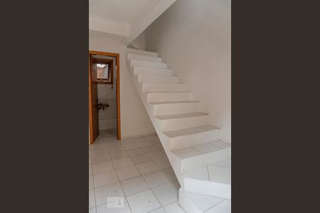 Escada de casa à venda com 2 quartos, 70m² em Rondônia, Novo Hamburgo
