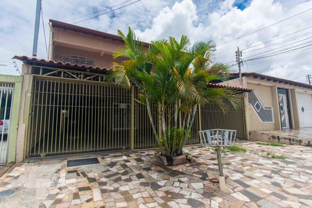 Casa para alugar com 80m², 2 quartos e 1 vaga Casa para alugar com 80m², 2 quartos e 1 vagaFachada