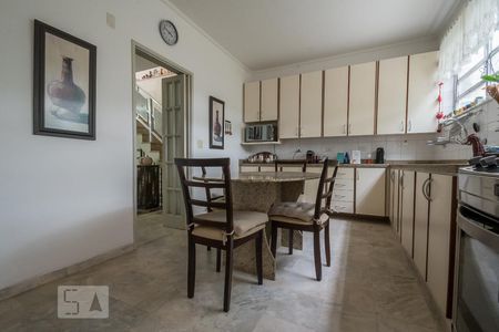 Casa à venda com 350m², 3 quartos e 3 vagasCozinha