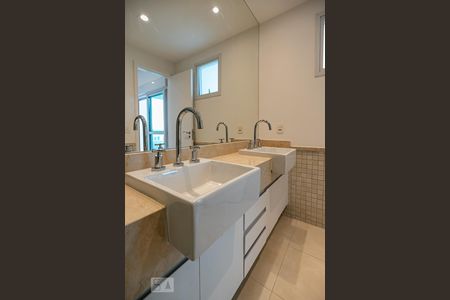 Apartamento à venda com 133m², 3 quartos e 2 vagasBanheiro da Suíte