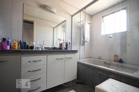 Apartamento à venda com 165m², 4 quartos e 3 vagasBanheiro Suíte 2