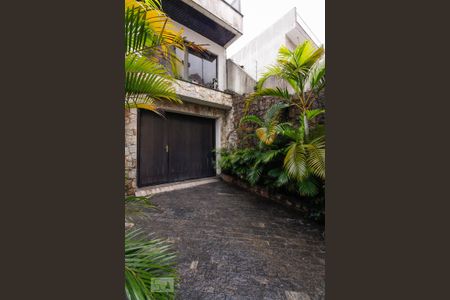 Fachada de casa à venda com 3 quartos, 265m² em Vila Regente Feijó, São Paulo