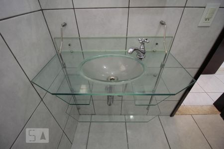 Detalhe Banheiro de apartamento à venda com 3 quartos, 60m² em Piratininga, Osasco