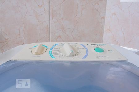 Banheiro de kitnet/studio para alugar com 1 quarto, 25m² em Catete, Rio de Janeiro