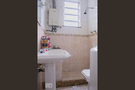 Banheiro de kitnet/studio para alugar com 1 quarto, 25m² em Catete, Rio de Janeiro