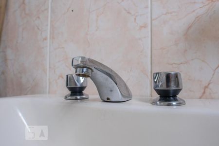 Banheiro de kitnet/studio para alugar com 1 quarto, 25m² em Catete, Rio de Janeiro