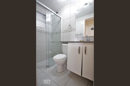 Banheiro de apartamento para alugar com 2 quartos, 52m² em Paraisópolis, São Paulo