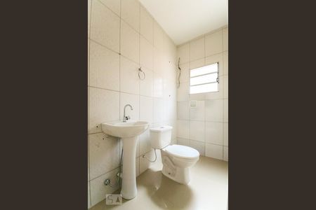 Banheiro de kitnet/studio para alugar com 1 quarto, 30m² em Vila Antonieta, São Paulo