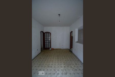 Casa à venda com 830m², 2 quartos e 2 vagas Casa à venda com 830m², 2 quartos e 2 vagasSala