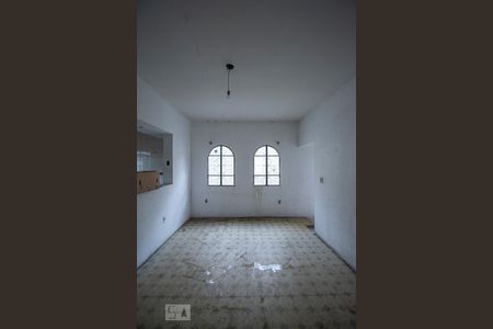 Casa à venda com 830m², 2 quartos e 2 vagas Casa à venda com 830m², 2 quartos e 2 vagasSala