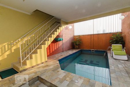 Casa para alugar com 270m², 4 quartos e 6 vagas Casa para alugar com 270m², 4 quartos e 6 vagasPiscina