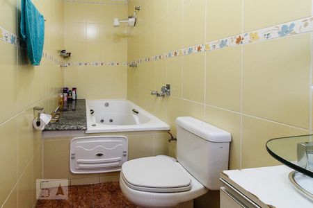 Casa para alugar com 270m², 4 quartos e 6 vagas Casa para alugar com 270m², 4 quartos e 6 vagasBanheiro da Suite