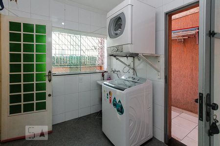 Casa para alugar com 270m², 4 quartos e 6 vagas Casa para alugar com 270m², 4 quartos e 6 vagasÁrea de Serviço