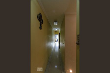 Casa para alugar com 270m², 4 quartos e 6 vagas Casa para alugar com 270m², 4 quartos e 6 vagasCorredor interno