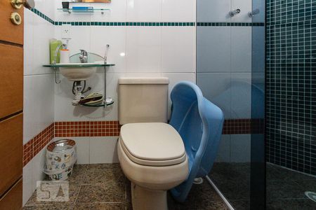 Casa para alugar com 270m², 4 quartos e 6 vagas Casa para alugar com 270m², 4 quartos e 6 vagasBnaheiro Suite 02