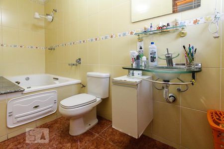 Casa para alugar com 270m², 4 quartos e 6 vagas Casa para alugar com 270m², 4 quartos e 6 vagasBanheiro da Suite