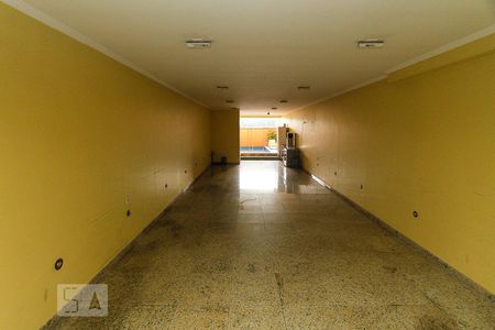 Casa para alugar com 270m², 4 quartos e 6 vagas Casa para alugar com 270m², 4 quartos e 6 vagasGaragem