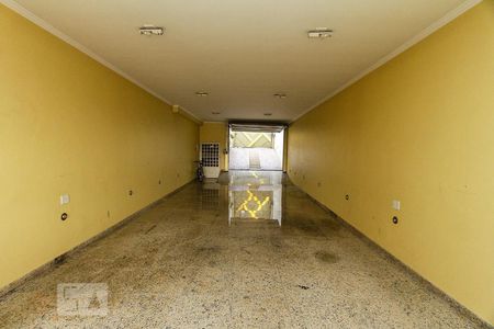 Casa para alugar com 270m², 4 quartos e 6 vagas Casa para alugar com 270m², 4 quartos e 6 vagasGaragem