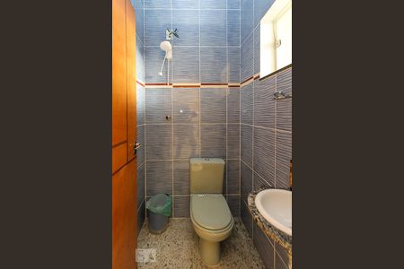 Casa para alugar com 270m², 4 quartos e 6 vagas Casa para alugar com 270m², 4 quartos e 6 vagasBanheiro da piscina