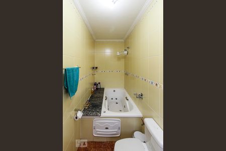 Casa para alugar com 270m², 4 quartos e 6 vagas Casa para alugar com 270m², 4 quartos e 6 vagasBanheiro da Suite