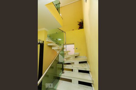 Casa para alugar com 270m², 4 quartos e 6 vagas Casa para alugar com 270m², 4 quartos e 6 vagasescada