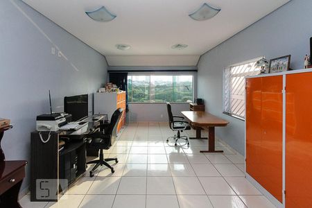 Casa para alugar com 270m², 4 quartos e 6 vagas Casa para alugar com 270m², 4 quartos e 6 vagasescritório