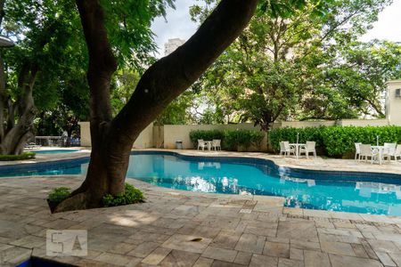 Apartamento para alugar com 168m², 3 quartos e 3 vagas Apartamento para alugar com 168m², 3 quartos e 3 vagasÁrea comum - Piscina