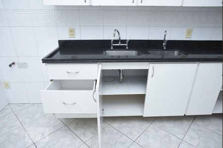 Apartamento para alugar com 194m², 4 quartos e 4 vagasCozinha - Armários