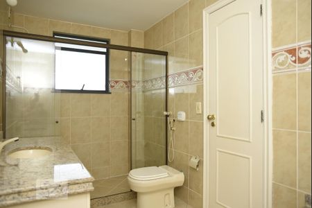 Apartamento para alugar com 194m², 4 quartos e 4 vagasBanheiro do Quarto 2 Suite