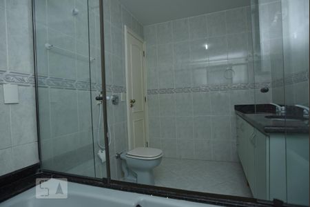 Apartamento para alugar com 194m², 4 quartos e 4 vagasBanheiro do Quarto 1 Suite