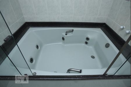 Apartamento para alugar com 194m², 4 quartos e 4 vagasBanheiro do Quarto 1 Suite