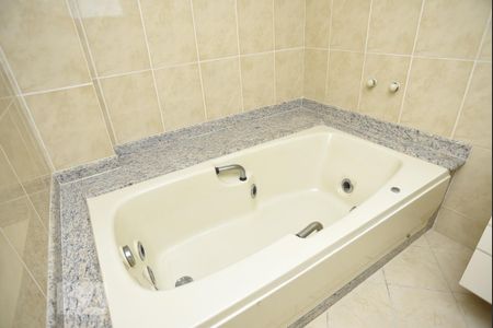 Apartamento para alugar com 194m², 4 quartos e 4 vagasBanheiro do Quarto 2 Suite