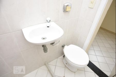 Apartamento para alugar com 194m², 4 quartos e 4 vagasBanheiro do Quarto de Empregados