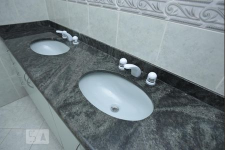 Apartamento para alugar com 194m², 4 quartos e 4 vagasBanheiro do Quarto 1 Suite