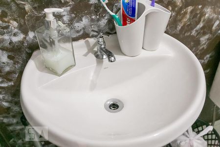 Banheiro - Torneira de apartamento à venda com 3 quartos, 67m² em Cavalhada, Porto Alegre