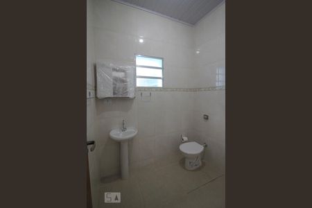 Casa para alugar com 4 quartos, 330m² em Vila Nivi, São Paulo