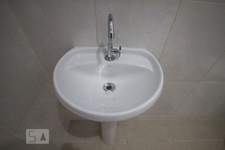 Casa para alugar com 4 quartos, 330m² em Vila Nivi, São Paulo