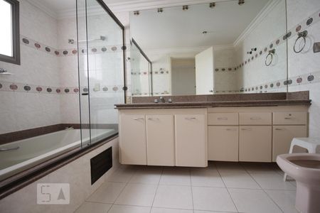 Apartamento para alugar com 161m², 4 quartos e 3 vagasBanheiro da suíte 2
