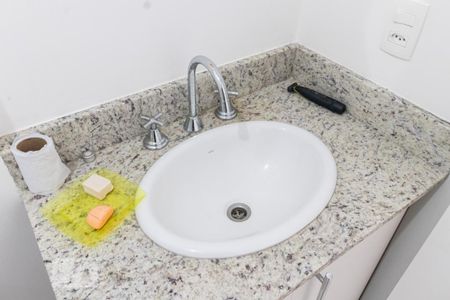 Apartamento à venda com 70m², 2 quartos e 1 vaga Apartamento à venda com 70m², 2 quartos e 1 vagaDetalhe do Banheiro do Corredor