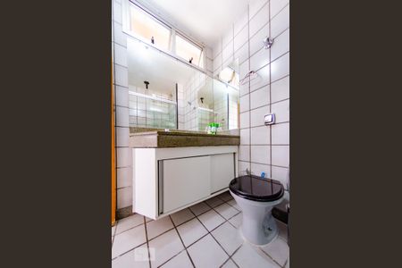 Banheiro de kitnet/studio para alugar com 1 quarto, 50m² em Barro Preto, Belo Horizonte