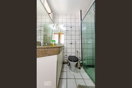 Banheiro de kitnet/studio para alugar com 1 quarto, 50m² em Barro Preto, Belo Horizonte