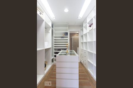 Casa para alugar com 200m², 3 quartos e 2 vagasCloset do Quarto Suíte 3