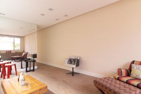 Sala de Estar de casa para alugar com 3 quartos, 200m² em Jardim Cupecê, São Paulo