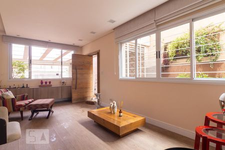 Sala de Estar de casa para alugar com 3 quartos, 200m² em Jardim Cupecê, São Paulo
