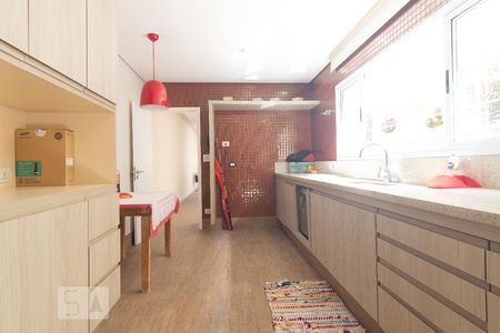 Casa para alugar com 200m², 3 quartos e 2 vagasCozinha