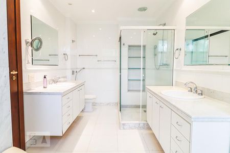 Casa de condomínio à venda com 800m², 5 quartos e 5 vagasBanheiro do Quarto 5 - Suíte Master