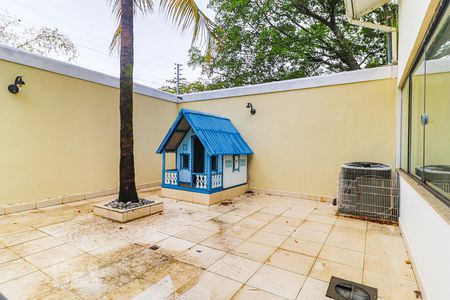 Casa de condomínio à venda com 800m², 5 quartos e 5 vagasÁrea Externa - Hall dos Quartos