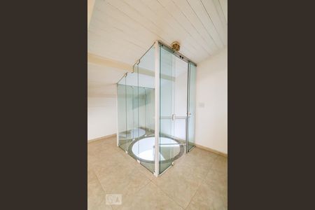 Casa de condomínio à venda com 800m², 5 quartos e 5 vagasEscada para o Sótão