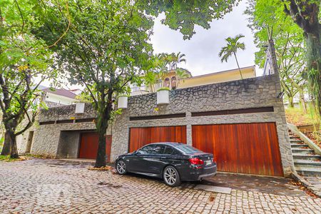 Casa de condomínio à venda com 800m², 5 quartos e 5 vagasFachada e Garagens