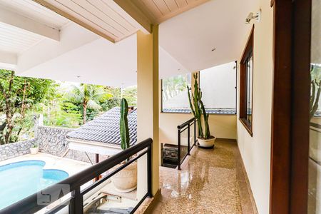 Casa de condomínio à venda com 800m², 5 quartos e 5 vagasVaranda da Entrada da Sala